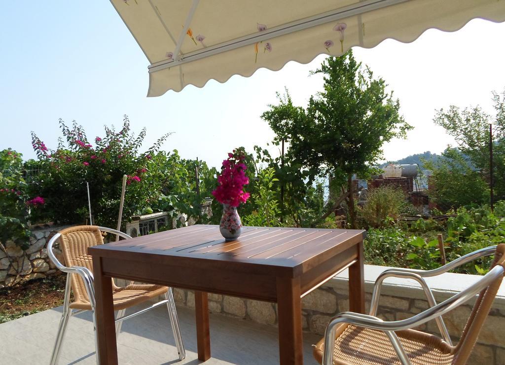Riviera Rooms Himare Phòng bức ảnh