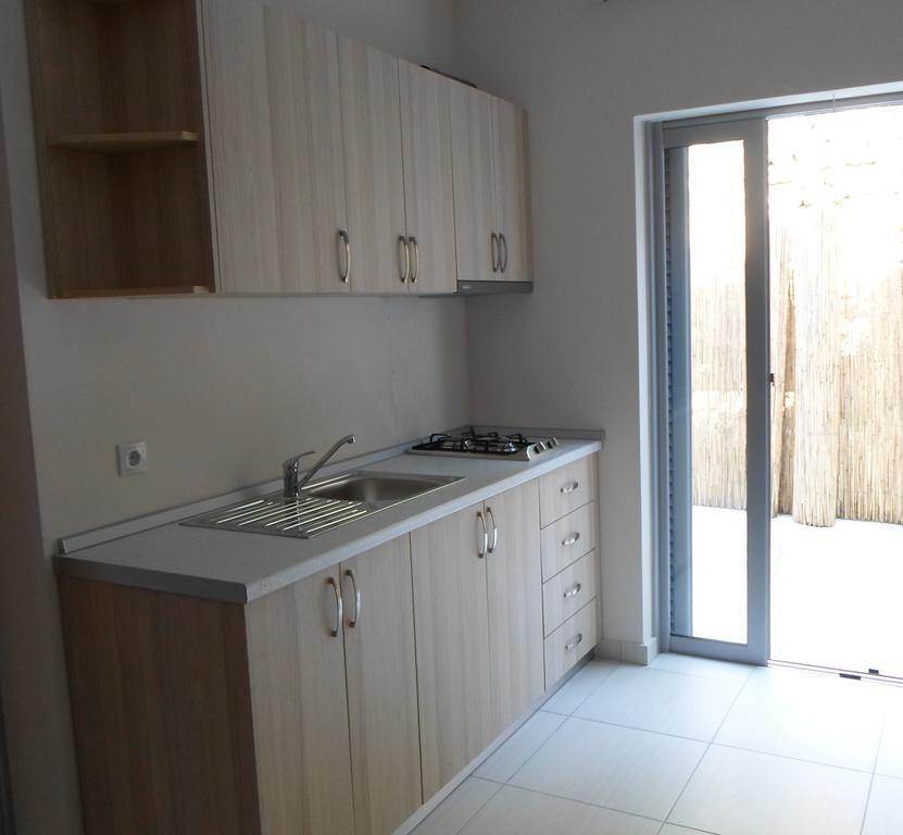 Riviera Rooms Himare Phòng bức ảnh
