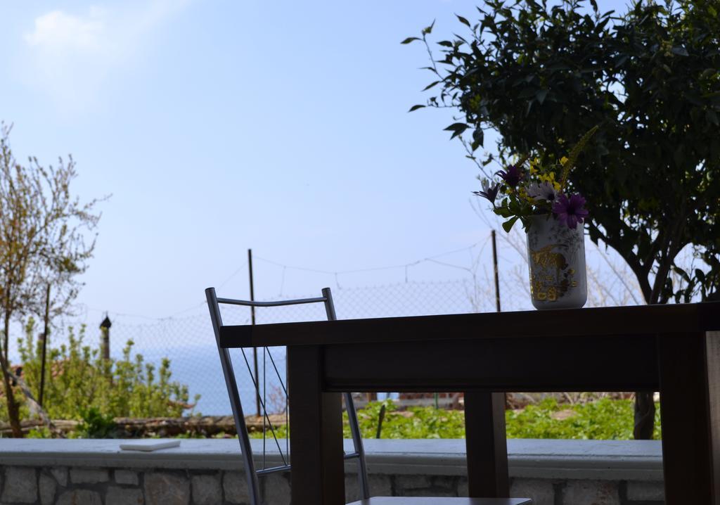 Riviera Rooms Himare Phòng bức ảnh