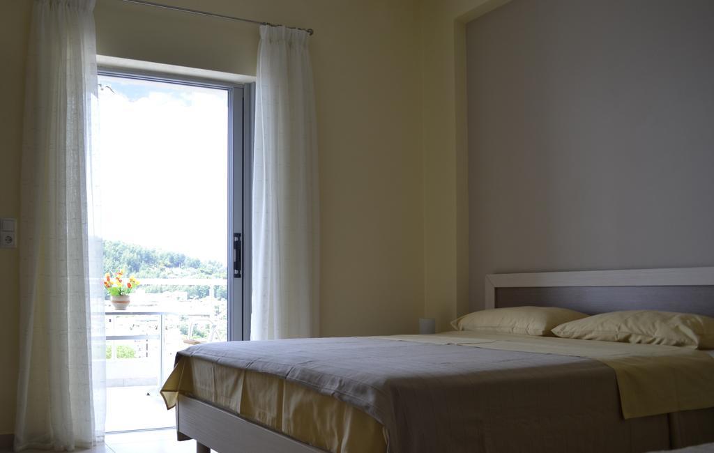 Riviera Rooms Himare Phòng bức ảnh