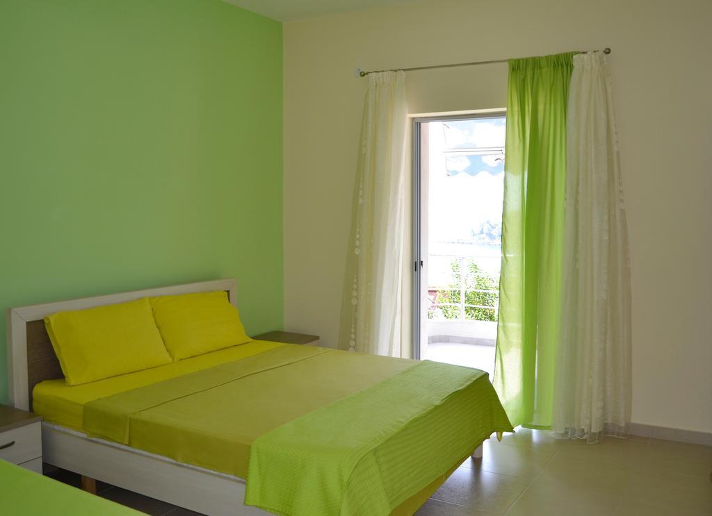 Riviera Rooms Himare Phòng bức ảnh