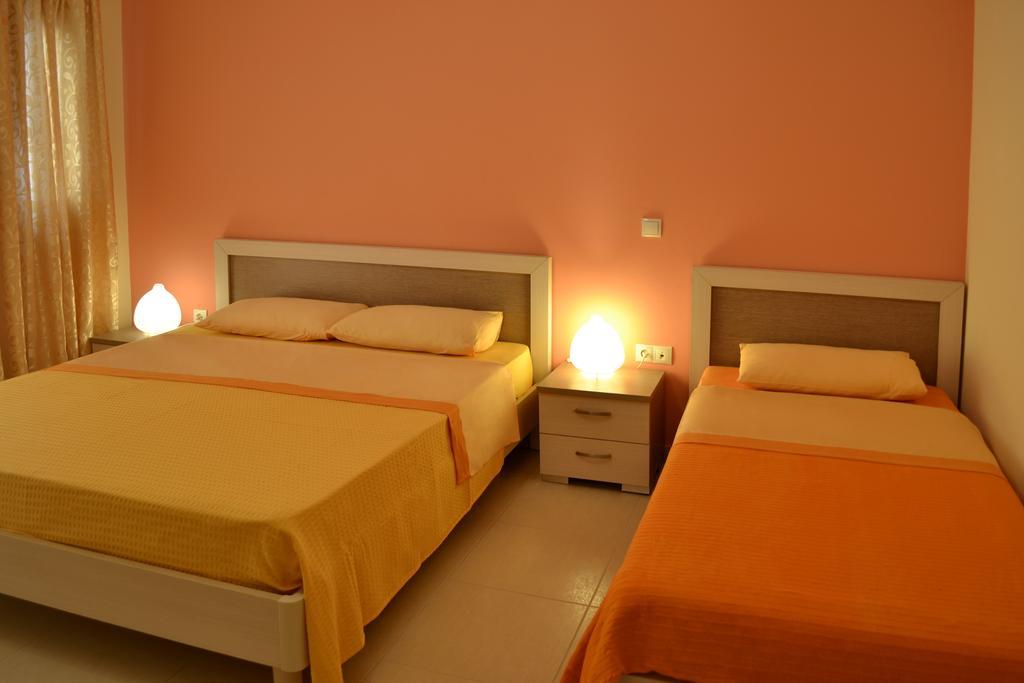 Riviera Rooms Himare Phòng bức ảnh