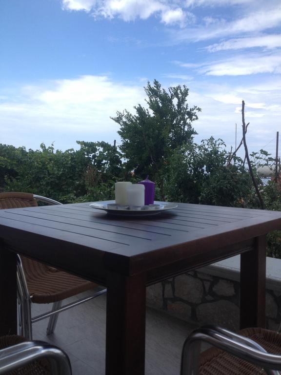 Riviera Rooms Himare Phòng bức ảnh