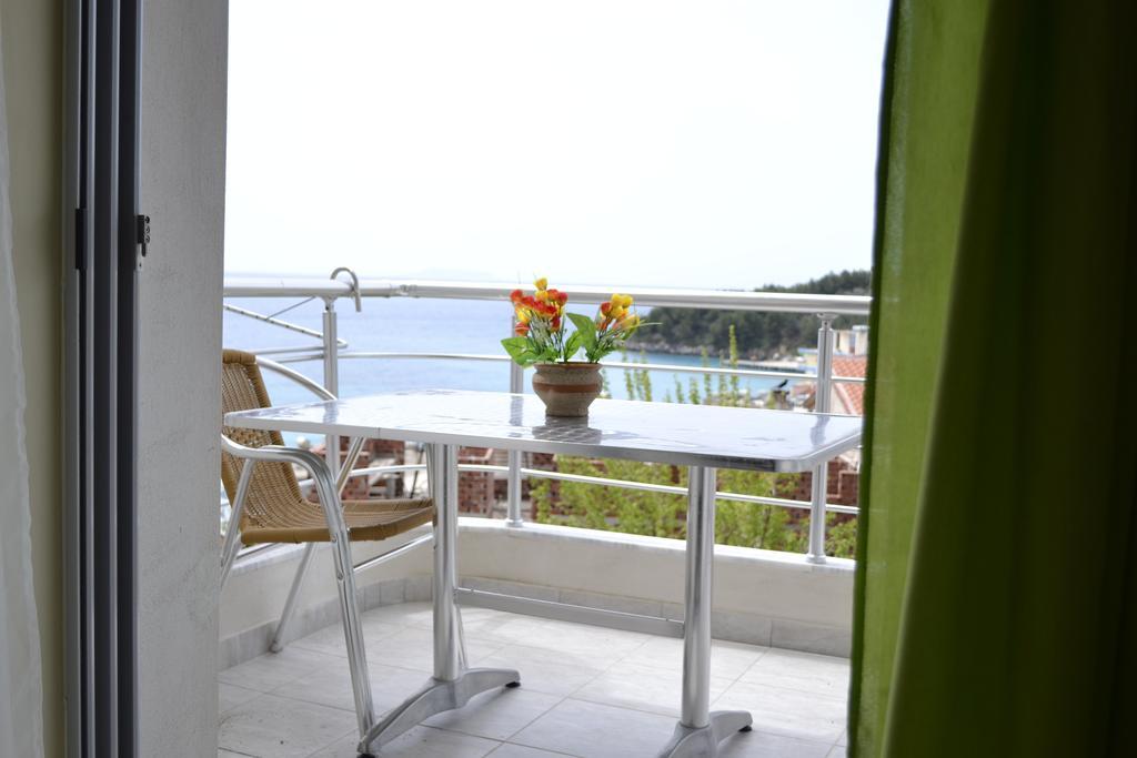Riviera Rooms Himare Phòng bức ảnh