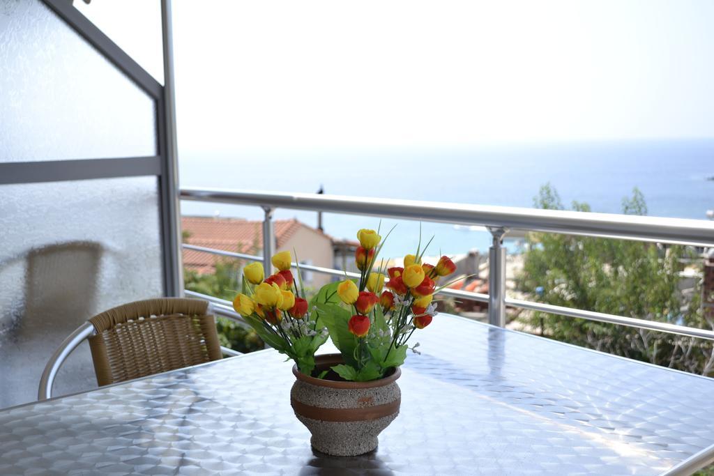 Riviera Rooms Himare Phòng bức ảnh